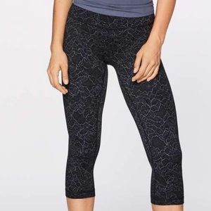 Lululemon Align crops 19" Lacescape sz 4